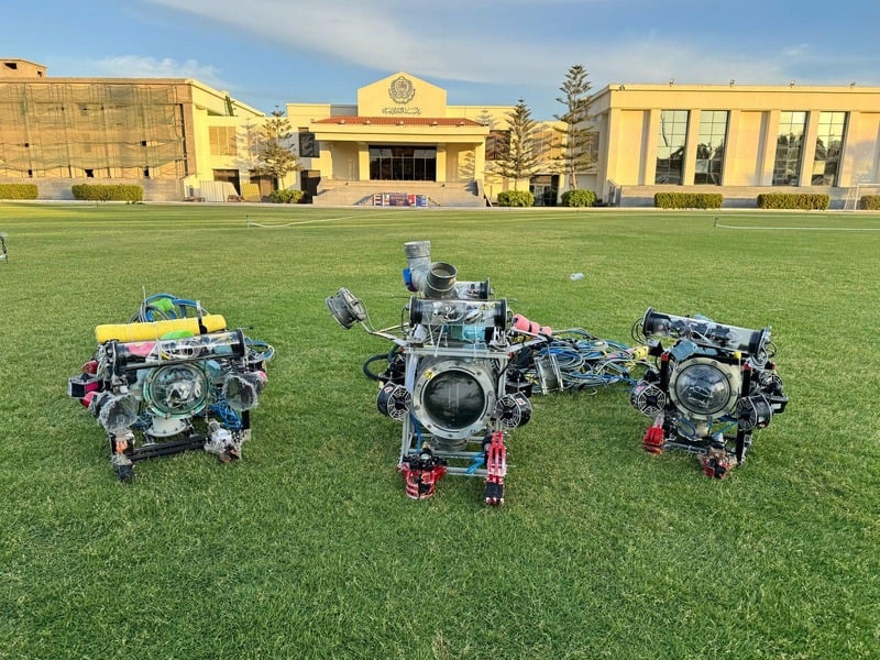 Kids Learning Robotics